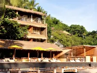 Beach Club by Haadtien