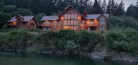 THE ONLY LUXURY RIVER FRONT PROPERTY ON THE ELK RIVER. 10 min to beach & town! Hotels in 