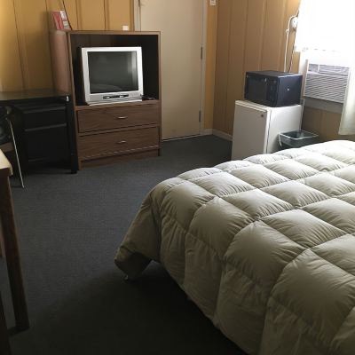 Basic Single Room, 1 Queen Bed