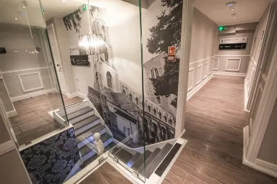 Apartments at Number 10 the Abbey Hotele w: 