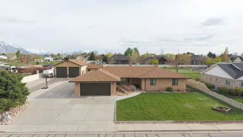 Huge 8Br for 20+: 6 Kings, Hot Tub, Cinema, Arcade, Pool Table & Big Parking