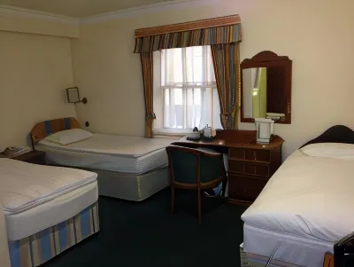 Abbey Lodge Hotel โรงแรมใน