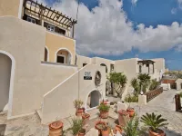 Ira Apartments