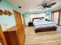 Extraordinary 4K Sq Ft 6 bd/4-bth, large pool/spa & NEW 140 ft concrete dock!!!