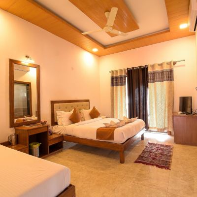 Luxury Room With Balcony Rockford Resort Promo Code