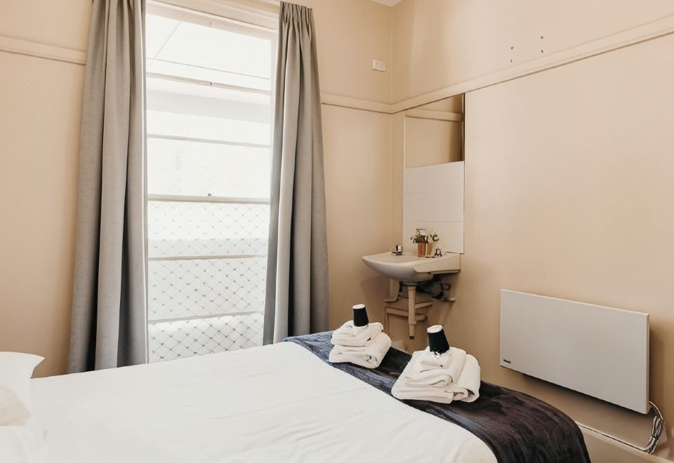 双人房（带公共浴室）