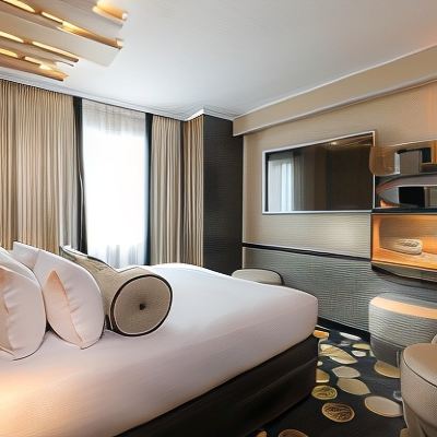 Family Room (Connecting Rooms, Building 1)