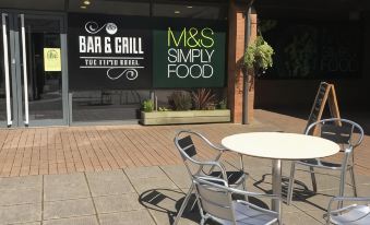 Warrington Motel, J20 M6 Lymm Services - Housity