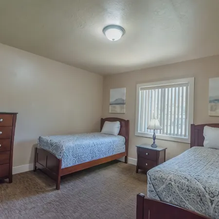 2-bedroom condo in Logan with WiFi, AC