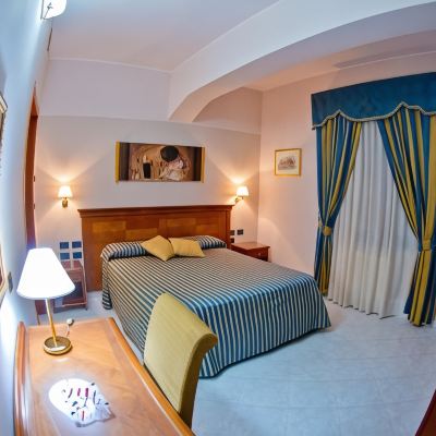 Economy Double Room Hotel Niagara Promo Code
