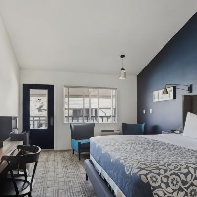 Standard King Room Sideways Inn Promo Code
