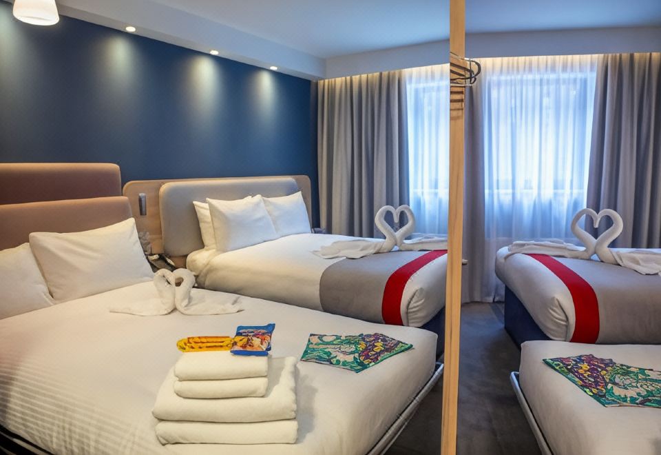 双人床房（带梳化床）