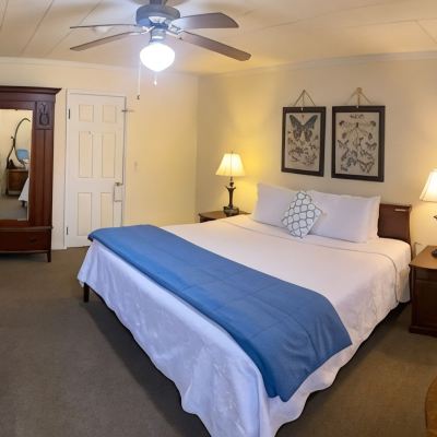 Comfort Room With One King Bed (Room 5) Cherokee Lodge Promo Code