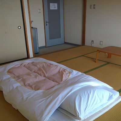 Japanese Room With Shared Washroom- Family Smoking