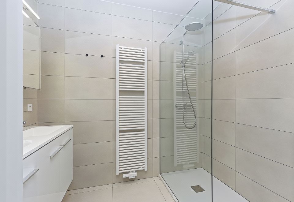 豪華兩卧室公寓 - 帶陽台和城市景觀