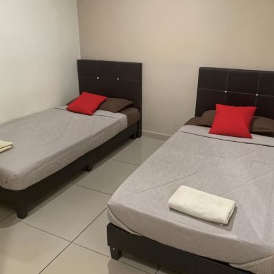 Bilik Kembar Standard Kupon OYO 89902 Semerah Suites Homestay