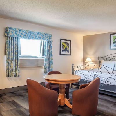 Deluxe King Room With Jetted Tub-Non-Smoking Norsemen Inn Promo Code