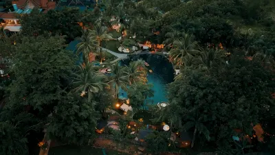 Xishuangbanna Peacock Valley Hot Spring VILLA Resort Ξενοδοχεία στην πόλη 