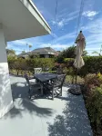 Generator, Golf cart avail., 2 BR beach villa in Treasure, WiFi, washer & dryer  호텔