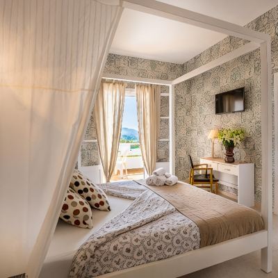 Family Room With Balcony Bella Colina I Vintage Hotel 1953 Promo Code