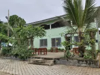 Deux-Palmes-Kribi, close to the beach (200m), comfortable and family-friendly Hotels in 