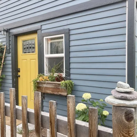 Trail Lovers Getaway - walk or bike to downtown