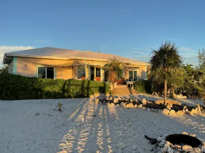 New Private Pool, Private Beach and Flat, Private House, what else do you need? Hotels in 