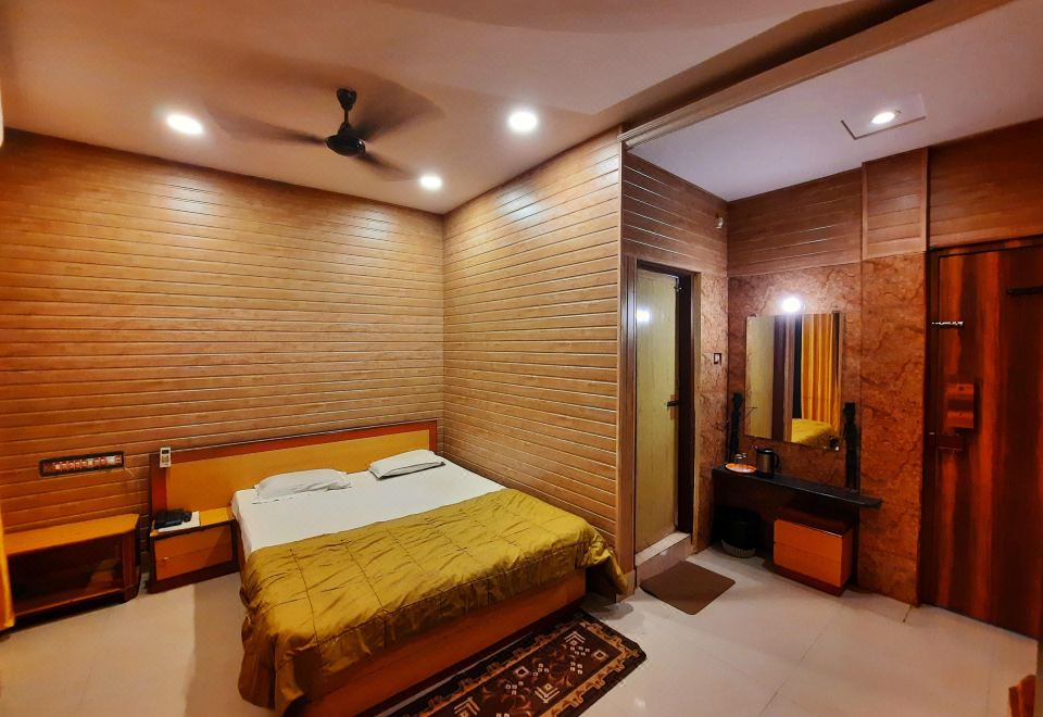 Hotel Parth Inn - Housity
