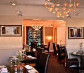 Queens Court Hotel