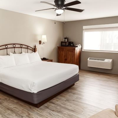 King Room-Accessible Aarchway Inn Promo Code