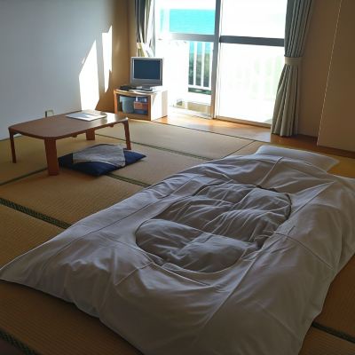 Japanese Room with Shared Washroom-Quadruple Smoking