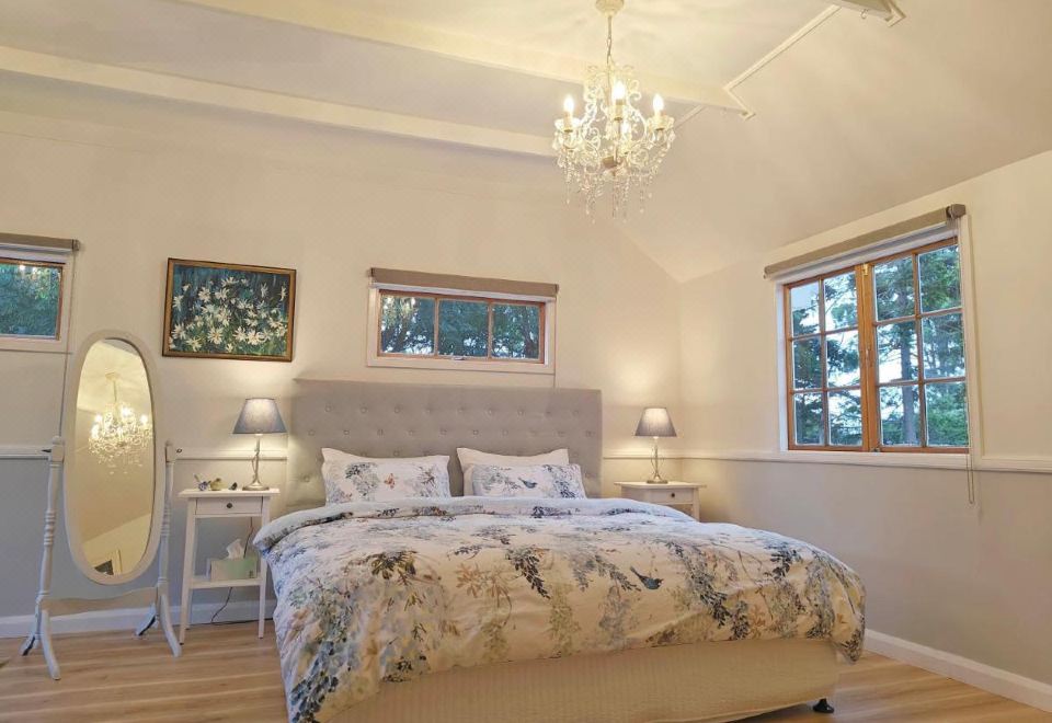 WinterGreen Manor at MalenyQueen Chalet