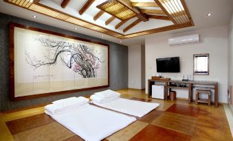 Jeonju Hanok Taejogung Hotel - Housity