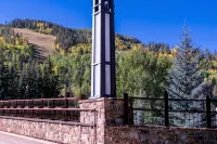 1 min. walk to slopes!Mountain view! Steps to ski lift/gondola, shops & dining!