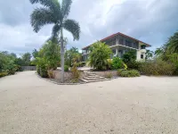 Extraordinary 4K Sq Ft 6 bd/4-bth, large pool/spa & NEW 140 ft concrete dock!!!