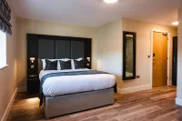 Crown Lodge Hotel Hotele w: 
