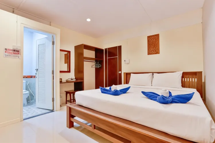 ห้องมาตรฐานเตียงใหญ่พร้อมวิวสระว่ายน้ำ