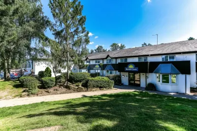 Days Inn by Wyndham Fleet M3 Отели в г. 
