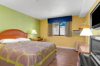 Super 8 by Wyndham Gainesville I-75 Hospital/University Area