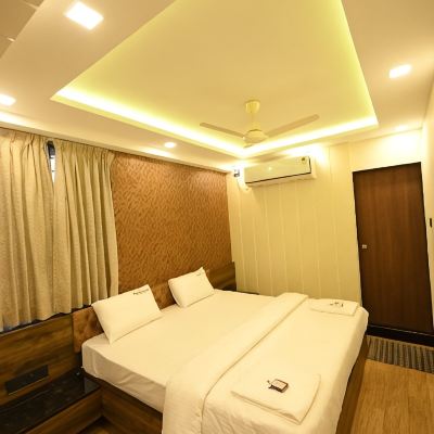 Deluxe Room with Air Conditioner Meenakshi Inn Promo Code