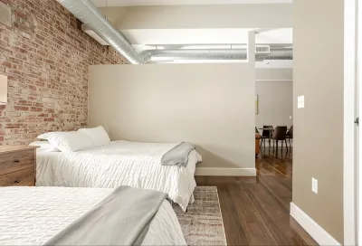 Luxury Downtown Indianapolis 1Br Ideal for Events and Business Hotels in 