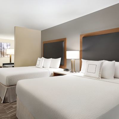 Suite, Multiple Beds (Hearing Accessible)