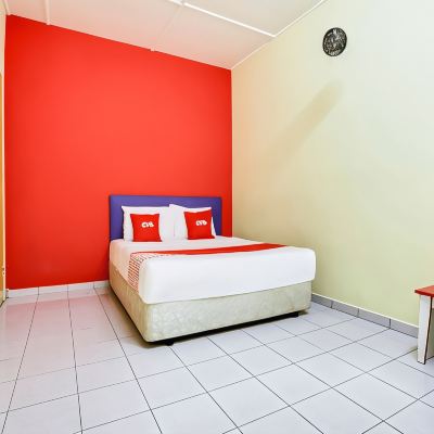 Bilik Double Standard Kupon OYO 89615 T Family Hotel