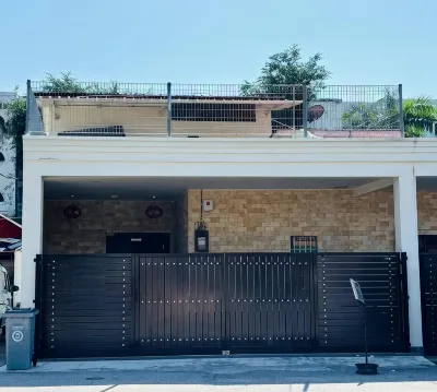 Spacious Home in Central Melaka for Families 10 pax, Chill & Relax at Extra Wide Balcony, COMFY HILL Ξενοδοχεία στην πόλη 