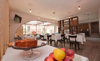 Hotel & Apartments " Perpoin " - Housity