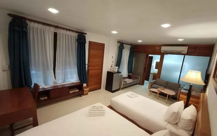 ห้องพักสำหรับสามท่านพร้อมระเบียง