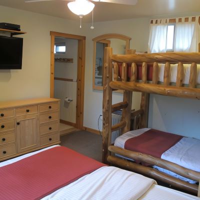 Deluxe Cabin, 2 Bedrooms (Kamloop)