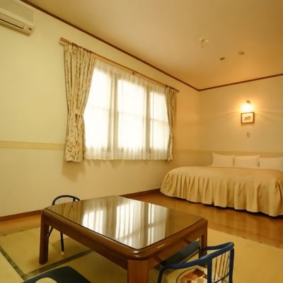 和洋式ルーム(浴室) ペンションファミール クーポン