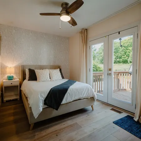 Cozy Lakeview Home with Water Access Отели в г. Корнуолл
