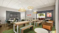 Spark by Hilton Maumee Toledo
